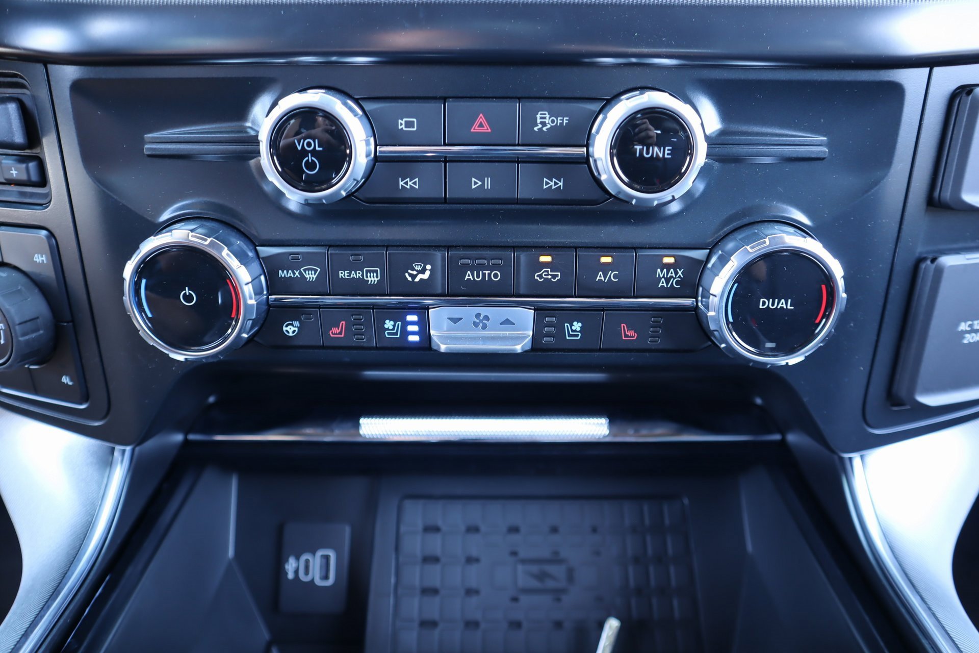 New 2025 Ford F150 Platinum w/ Equipment Group 702A High image 7