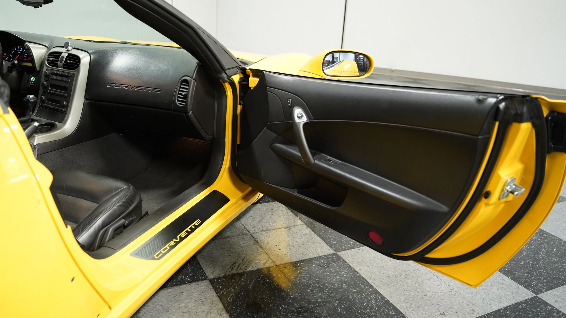 Used 2005 Chevrolet Corvette Convertible w/ Performance Handling Package image 38