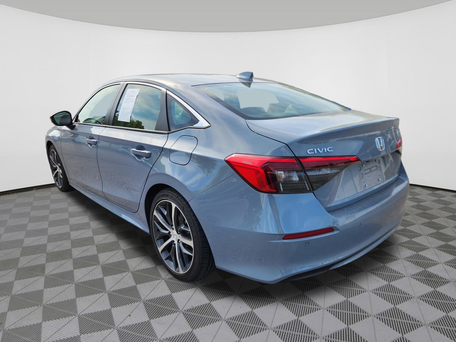 Used 2024 Honda Civic Touring image 3