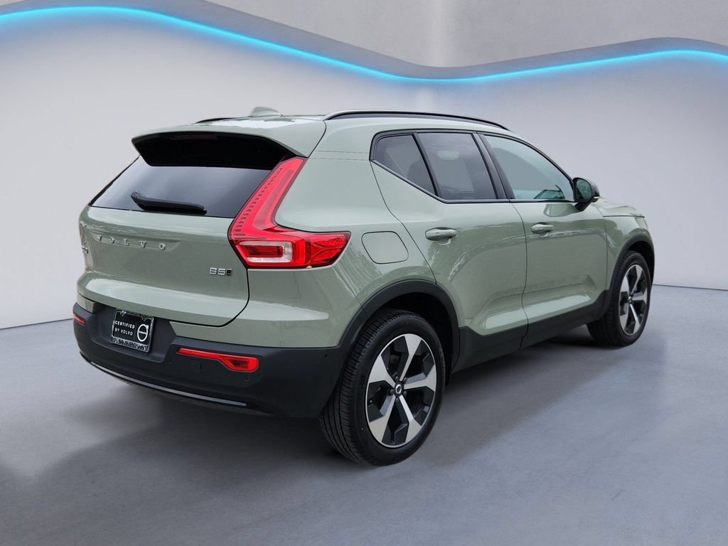 Certified 2025 Volvo XC40 B5 Plus AWD/4WD image 4
