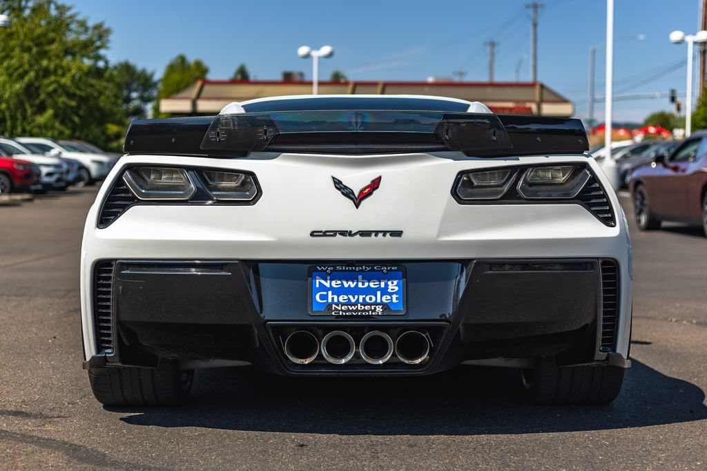 Used 2016 Chevrolet Corvette Z06 w/ 3LZ Preferred Equipment Group RWD image 10