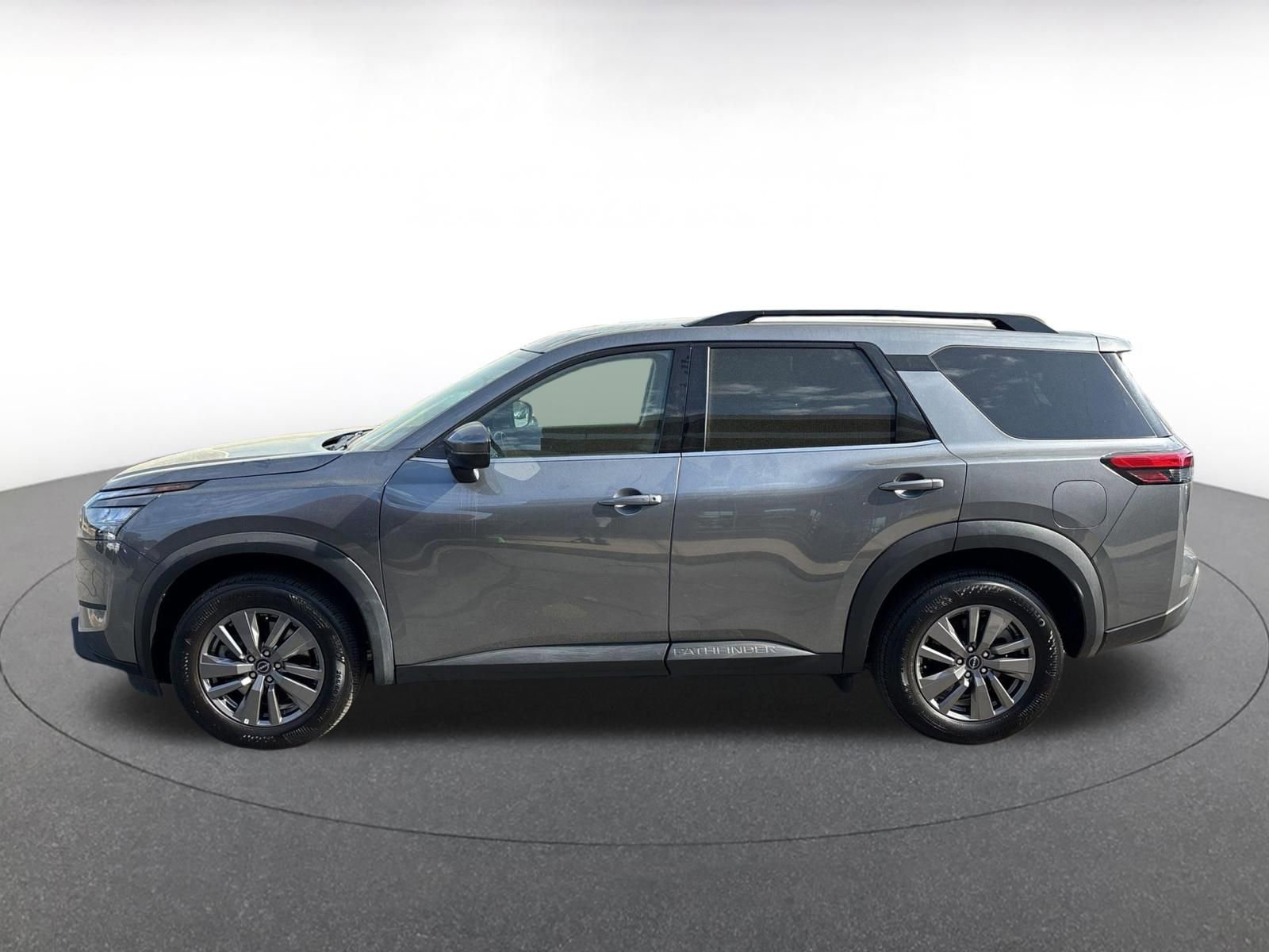 Used 2025 Nissan Pathfinder SV image 11