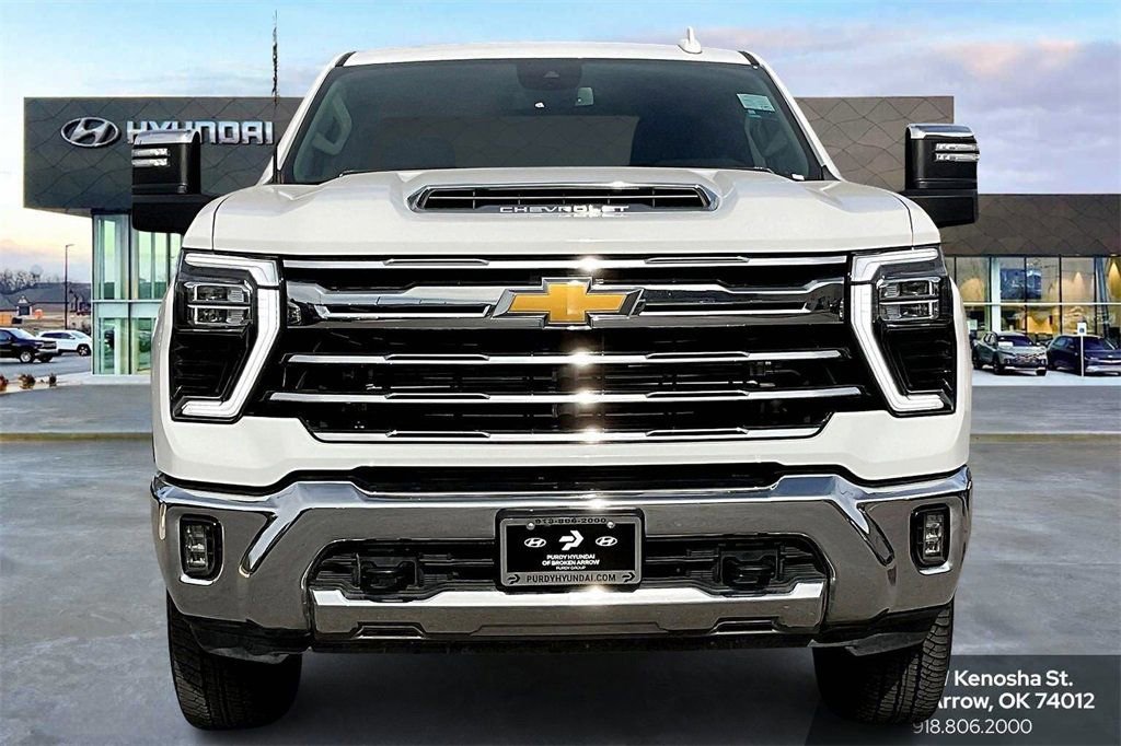Used 2024 Chevrolet Silverado 2500 LTZ image 3