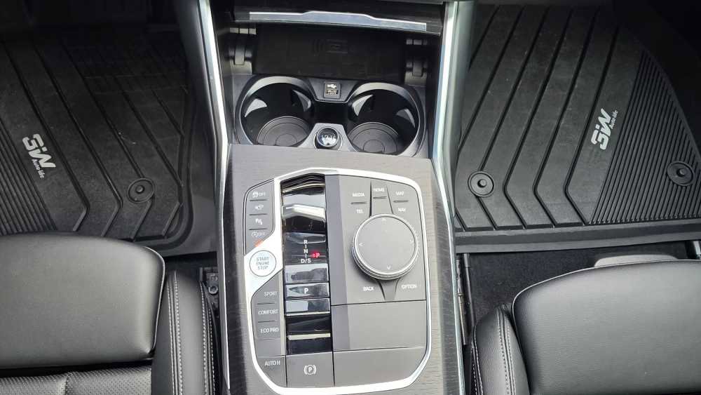 Used 2023 BMW 330i xDrive Sedan w/ Premium Package AWD/4WD image 16