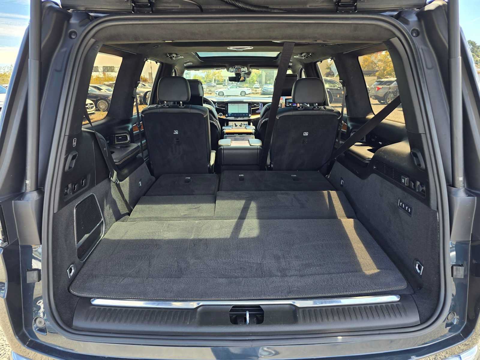 Used 2022 Jeep Grand Wagoneer Series III w/ Rear Seat Video Group 1 AWD/4WD image 14