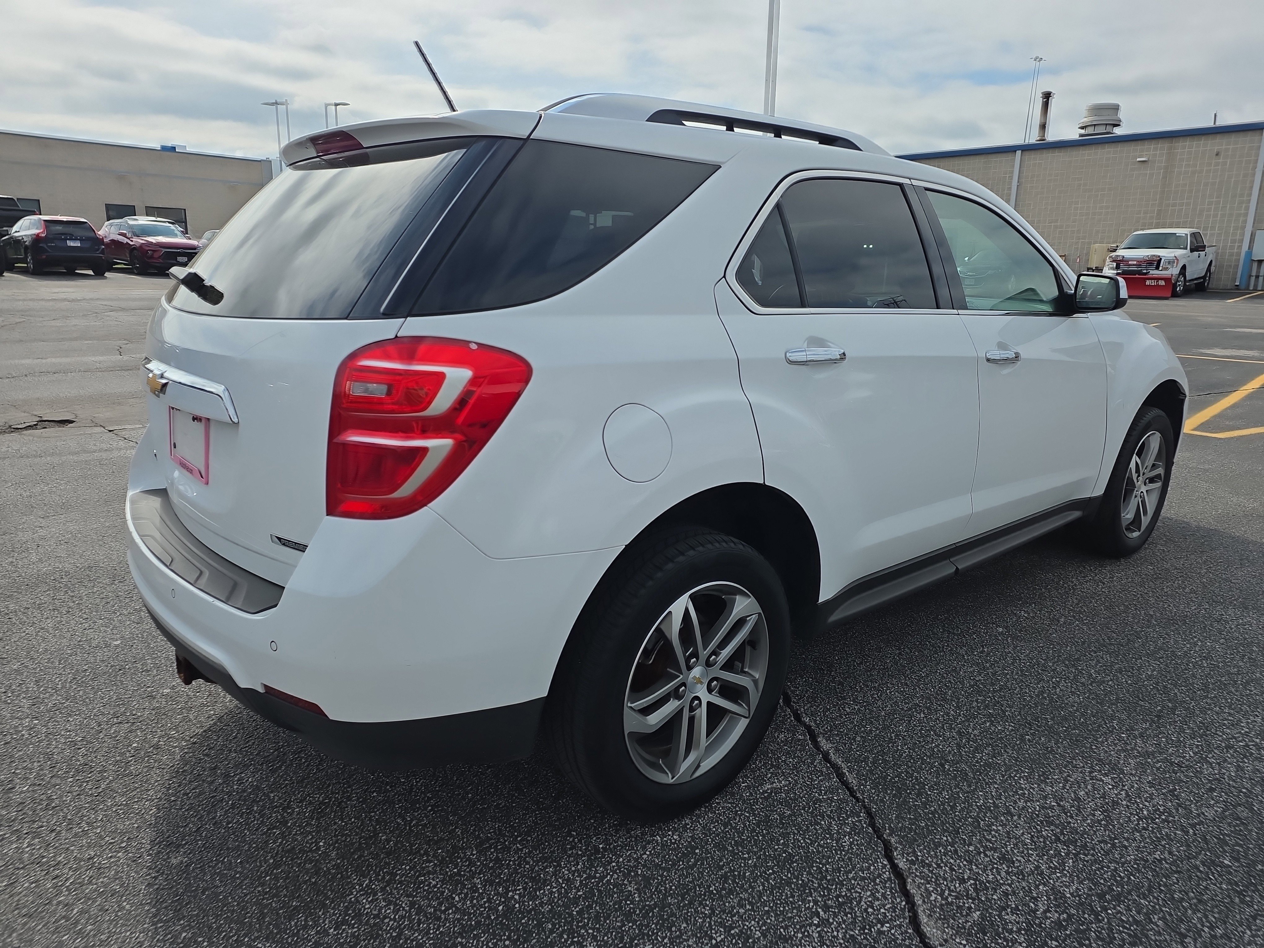Used 2017 Chevrolet Equinox Premier w/ Enhanced Convenience Package image 3