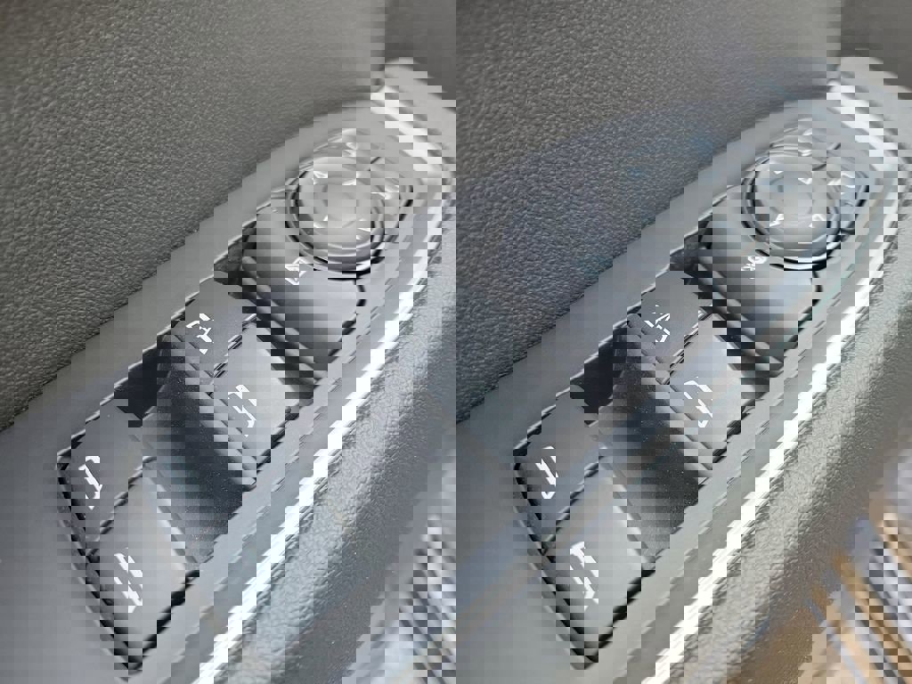 Used 2024 GMC Sierra 1500 SLE w/ Preferred Package image 16