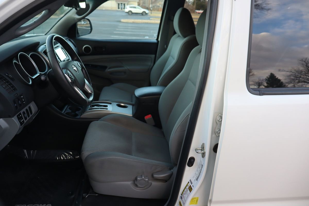 Used 2014 Toyota Tacoma PreRunner w/ TRD Off-Road Package image 19