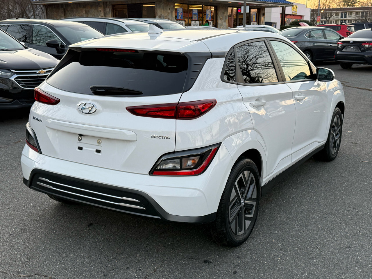 Used 2023 Hyundai Kona SEL image 6