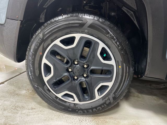 Used 2017 Jeep Renegade Trailhawk w/ Popular Equipment Group AWD/4WD image 10
