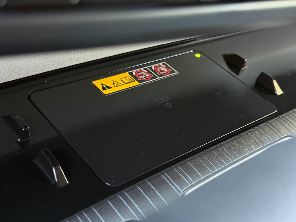 Used 2025 Toyota Sienna XLE FWD image 26