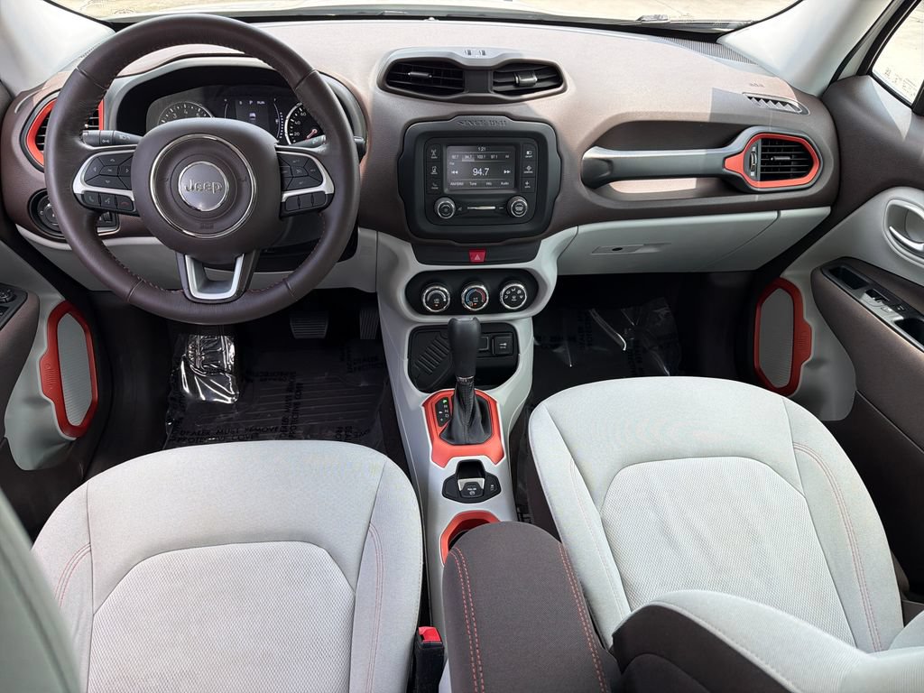 Used 2017 Jeep Renegade Latitude FWD image 14