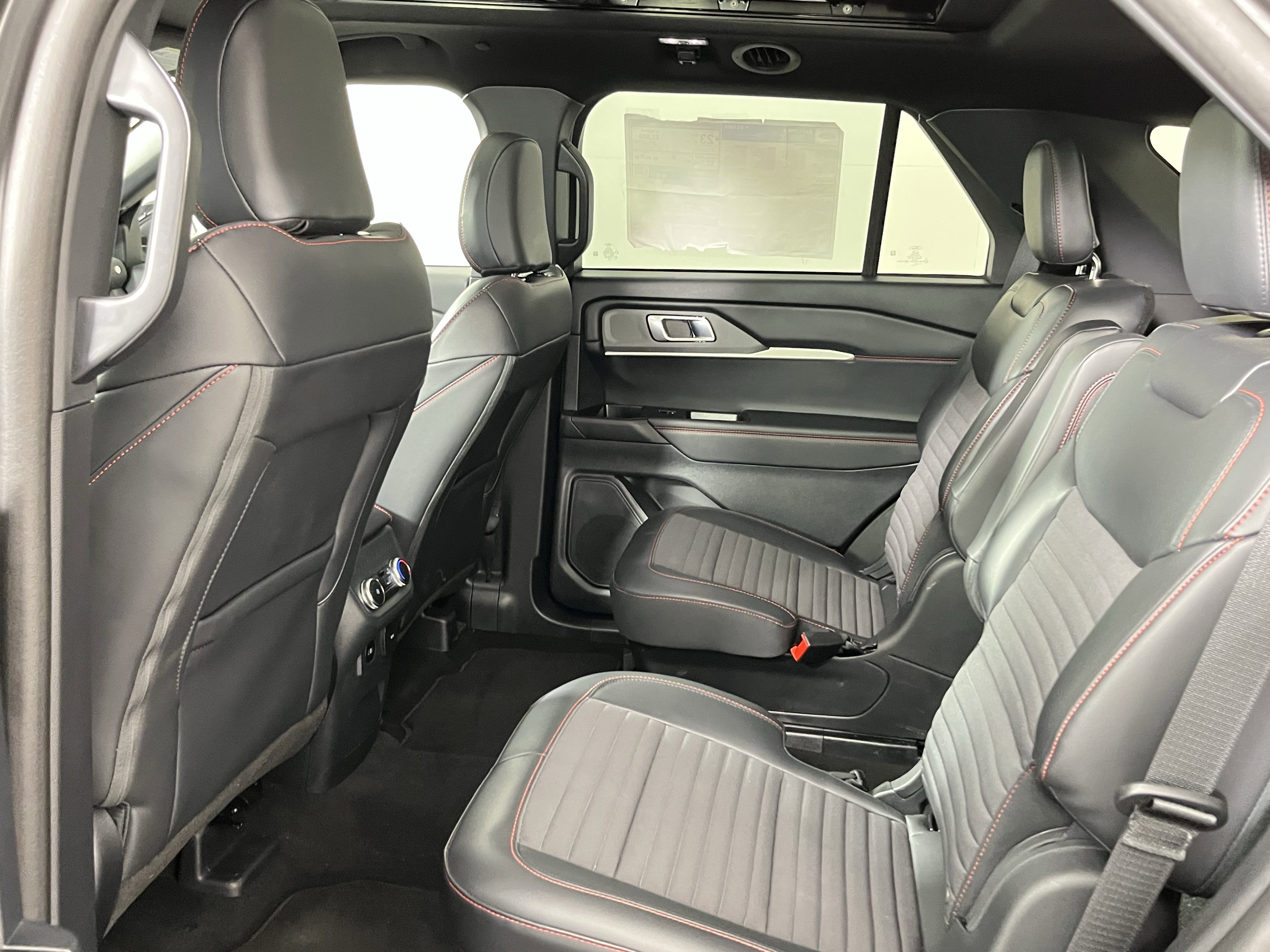 Used 2025 Ford Explorer ST-Line image 14