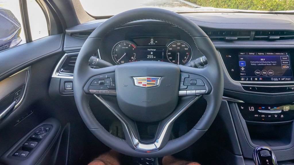Used 2025 Cadillac XT6 Luxury FWD image 32