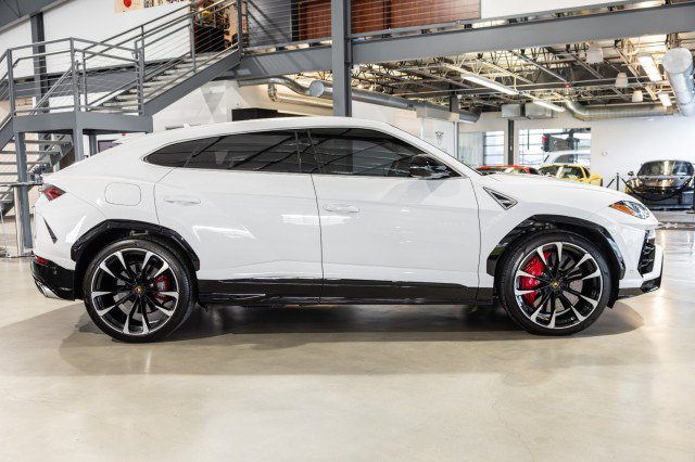 Used 2022 Lamborghini Urus AWD/4WD image 7