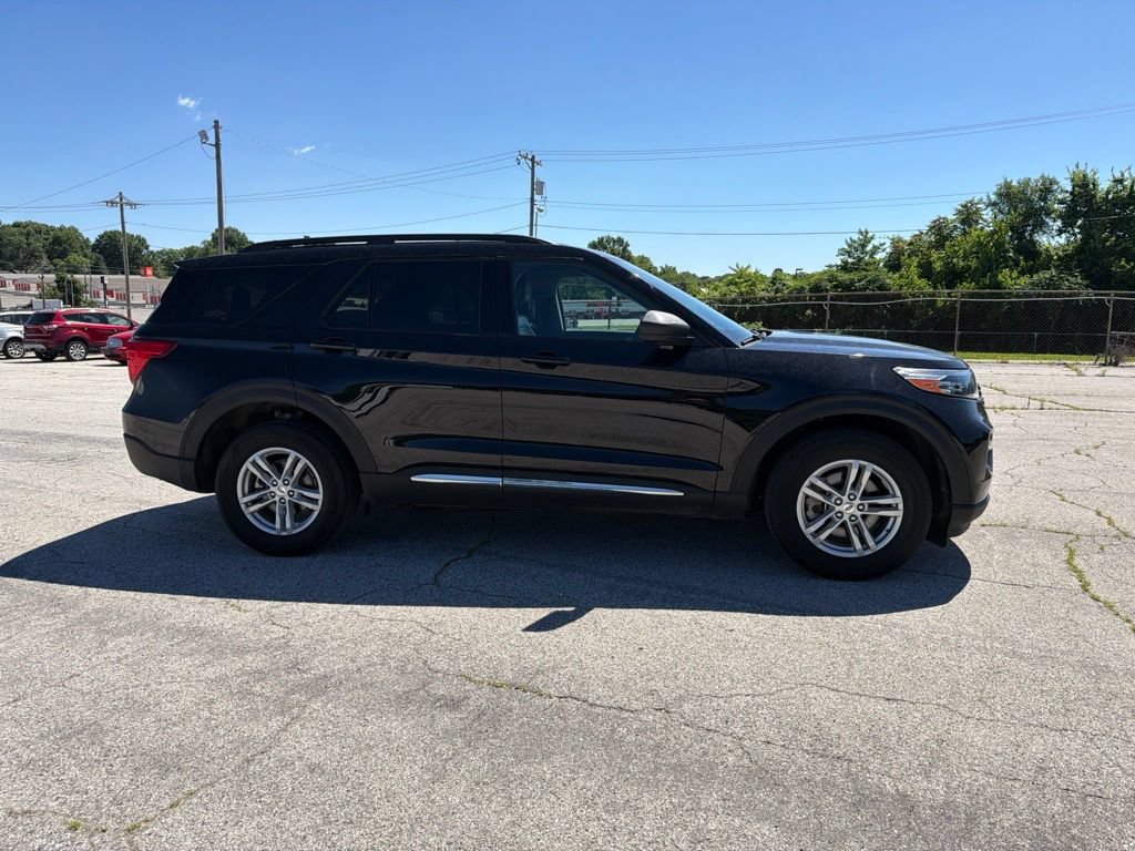 Used 2024 Ford Explorer XLT w/ Equipment Group 202A AWD/4WD image 4