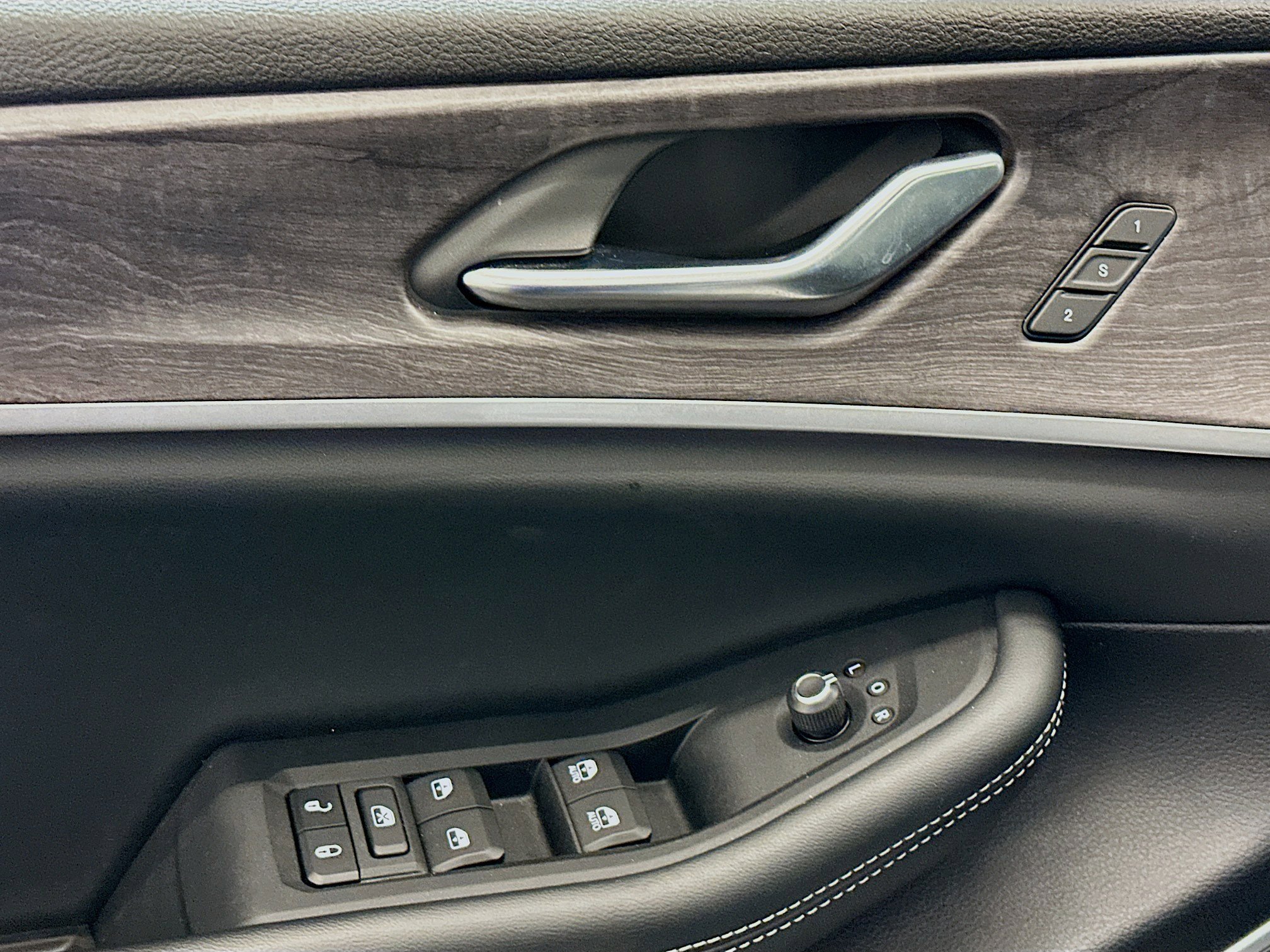 Used 2022 Jeep Grand Cherokee L Limited image 15