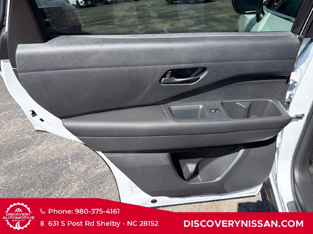 New 2026 Nissan Pathfinder SV w/ SV Premium Package FWD image 29