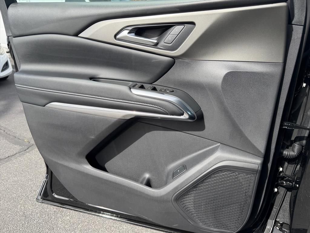 New 2026 Chevrolet Traverse LT w/ LPO, Floor Liner Package image 9