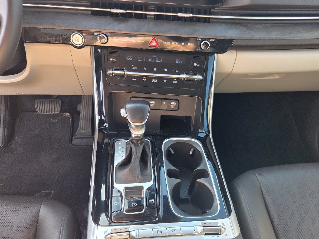 Certified 2024 Kia Carnival SX FWD image 25