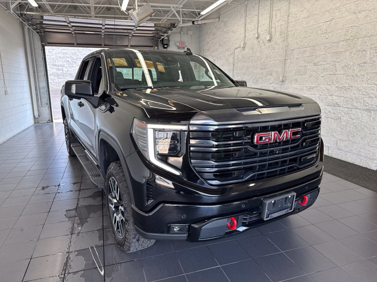 Used 2023 GMC Sierra 1500 AT4 w/ AT4 Preferred Package AWD/4WD image 2