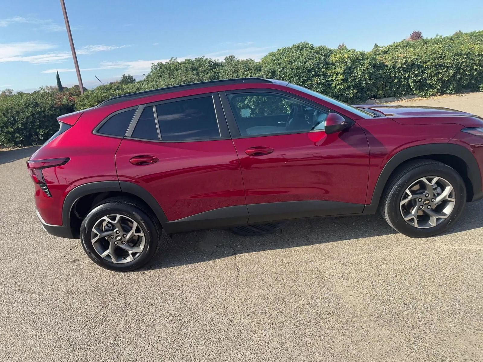 Used 2025 Chevrolet Trax LT image 16