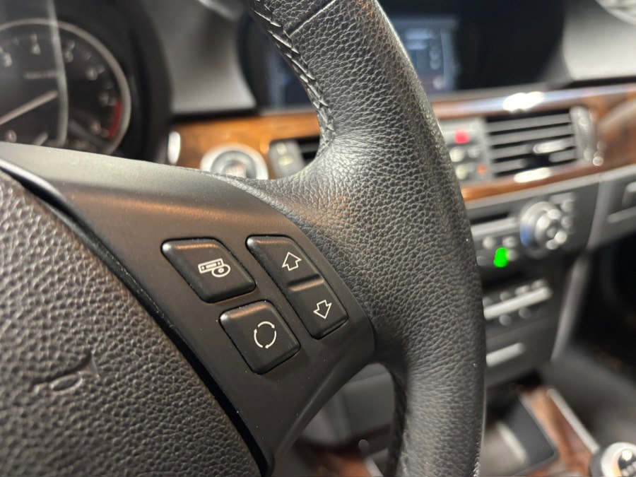 Used 2011 BMW 335i xDrive Sedan image 17