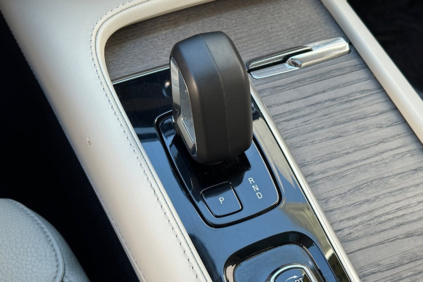 Certified 2024 Volvo XC90 B6 Plus AWD/4WD image 26