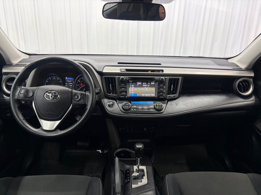 Used 2018 Toyota RAV4 XLE AWD/4WD image 9