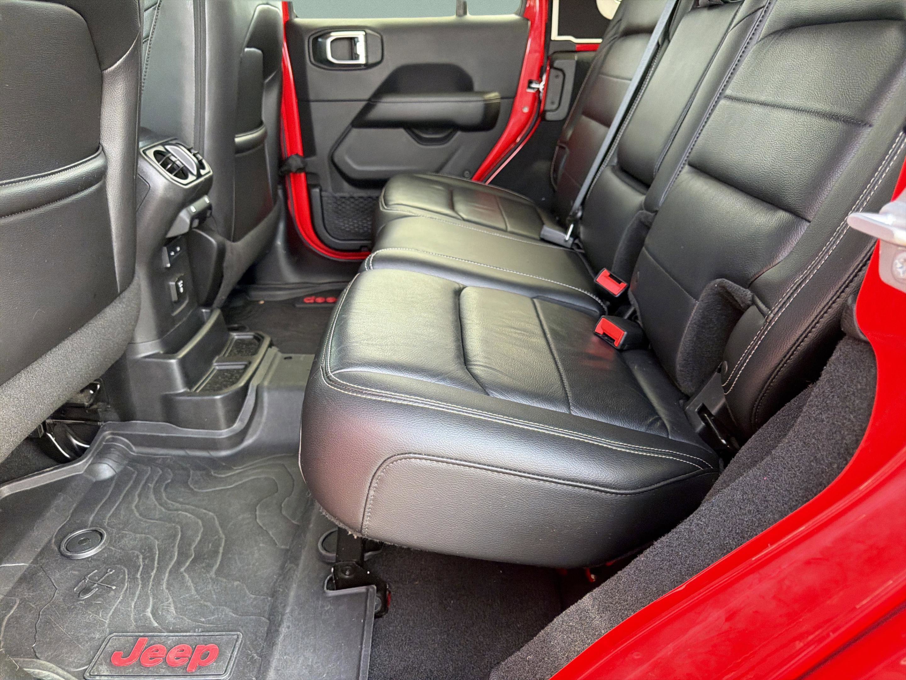 Used 2018 Jeep Wrangler Unlimited Sahara w/ Cold Weather Group image 29