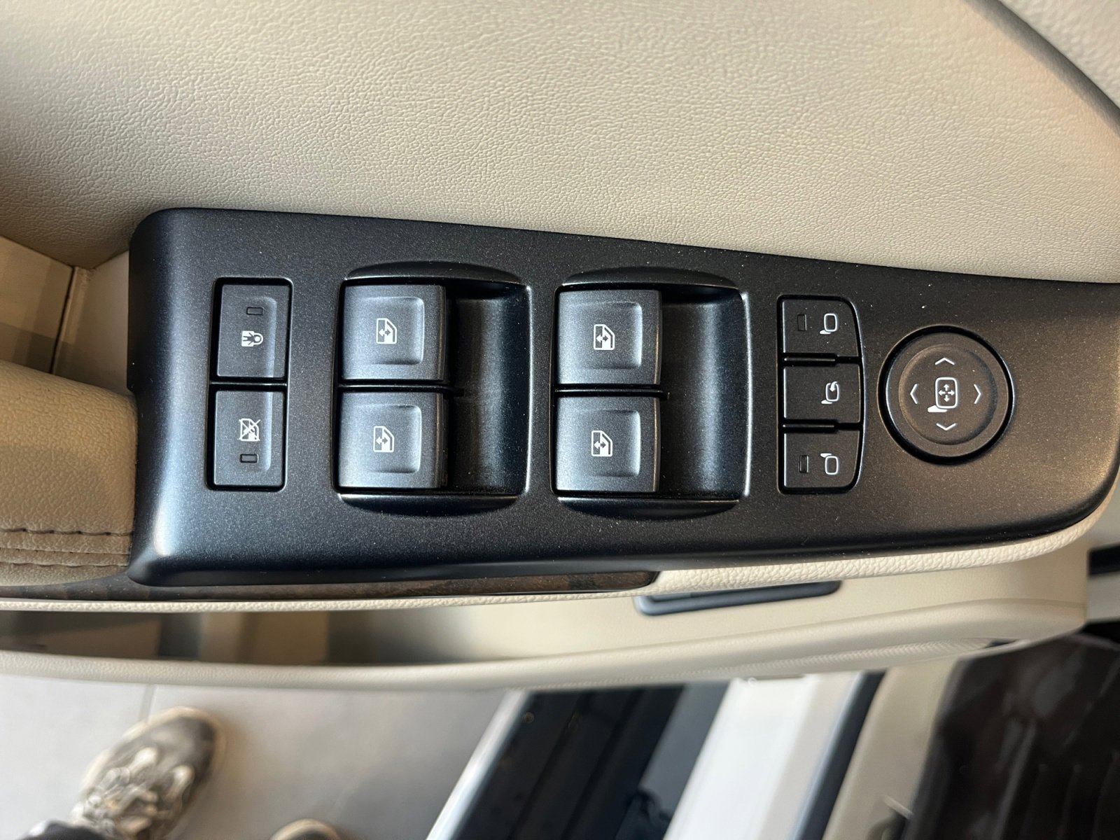 Used 2018 GMC Yukon Denali w/ Denali Ultimate Package image 15