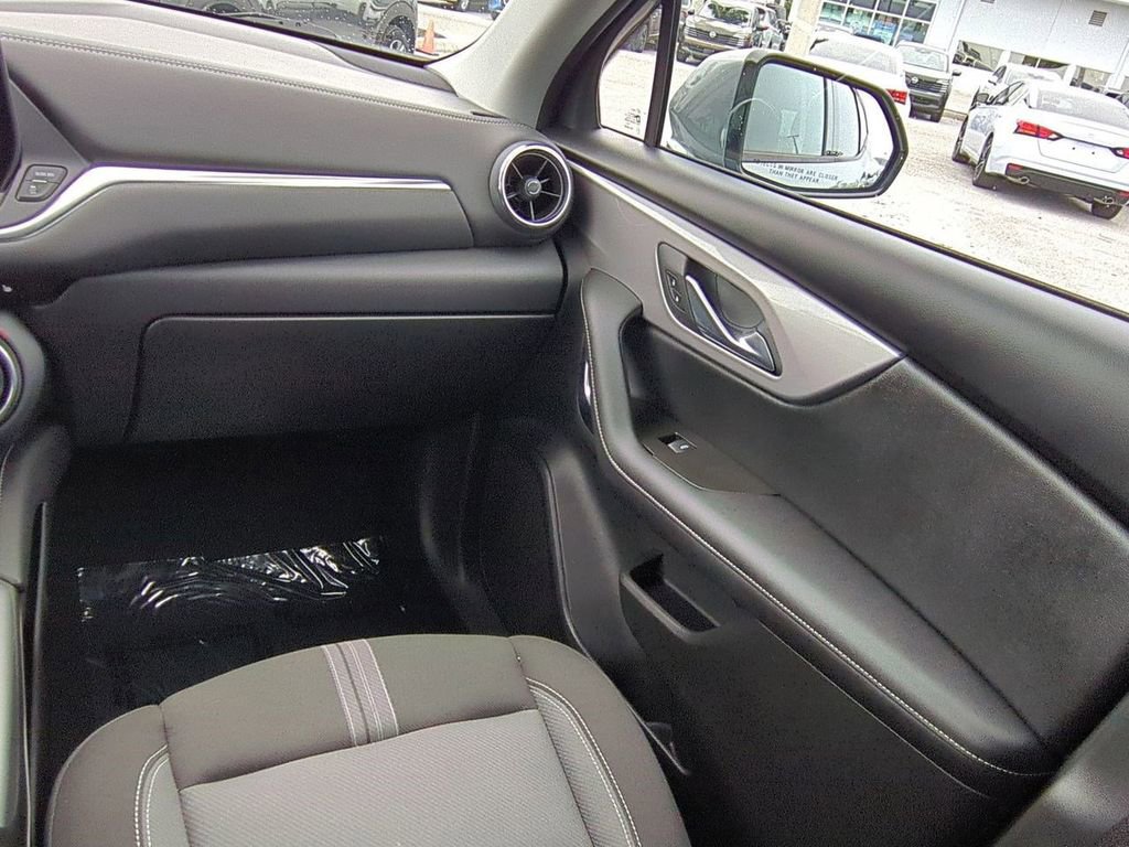 Used 2025 Chevrolet Blazer LT image 17