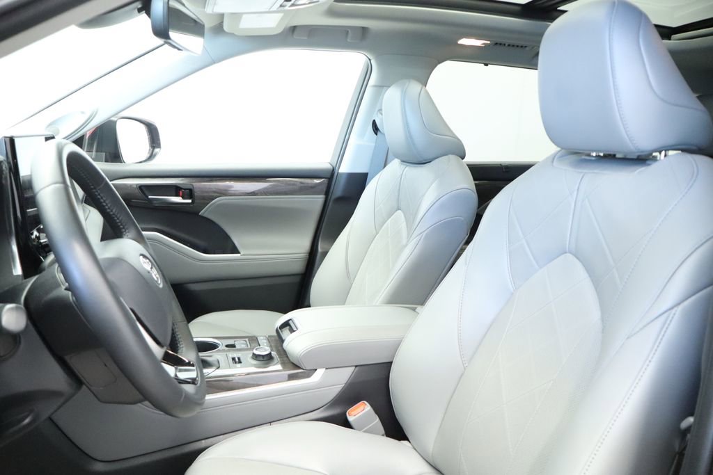 Used 2022 Toyota Highlander Platinum AWD/4WD image 33