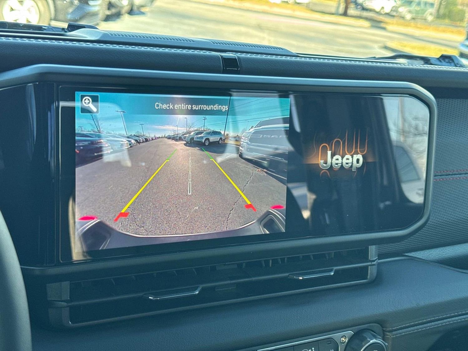 Used 2025 Jeep Gladiator Rubicon w/ Convenience Group image 32