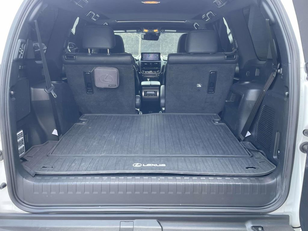 Used 2023 Lexus GX 460 Luxury w/ Sport Design Package AWD/4WD image 11