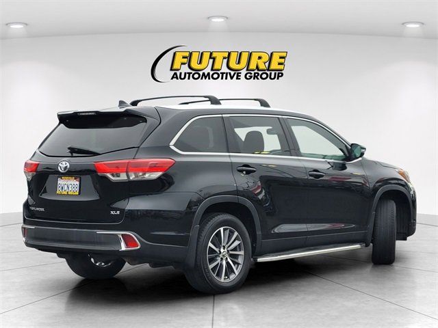 Used 2019 Toyota Highlander XLE image 4