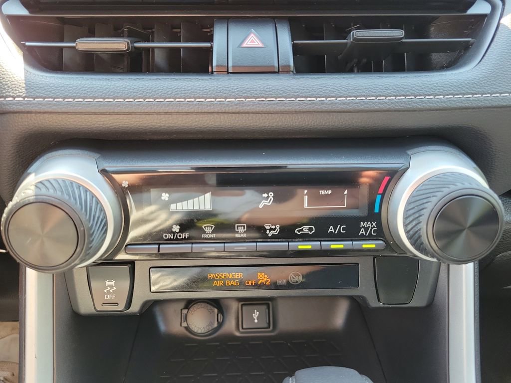 Used 2021 Toyota RAV4 LE image 22