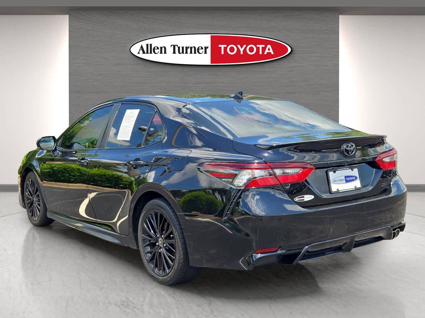Used 2021 Toyota Camry SE w/ Convenience Package FWD image 8