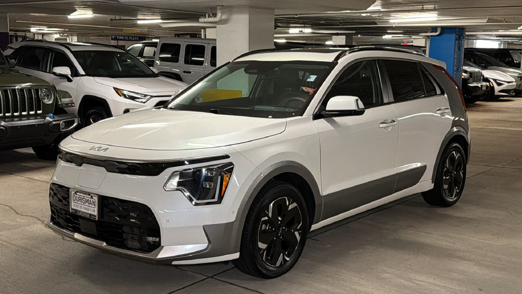 Certified 2023 Kia Niro Wave FWD image 2
