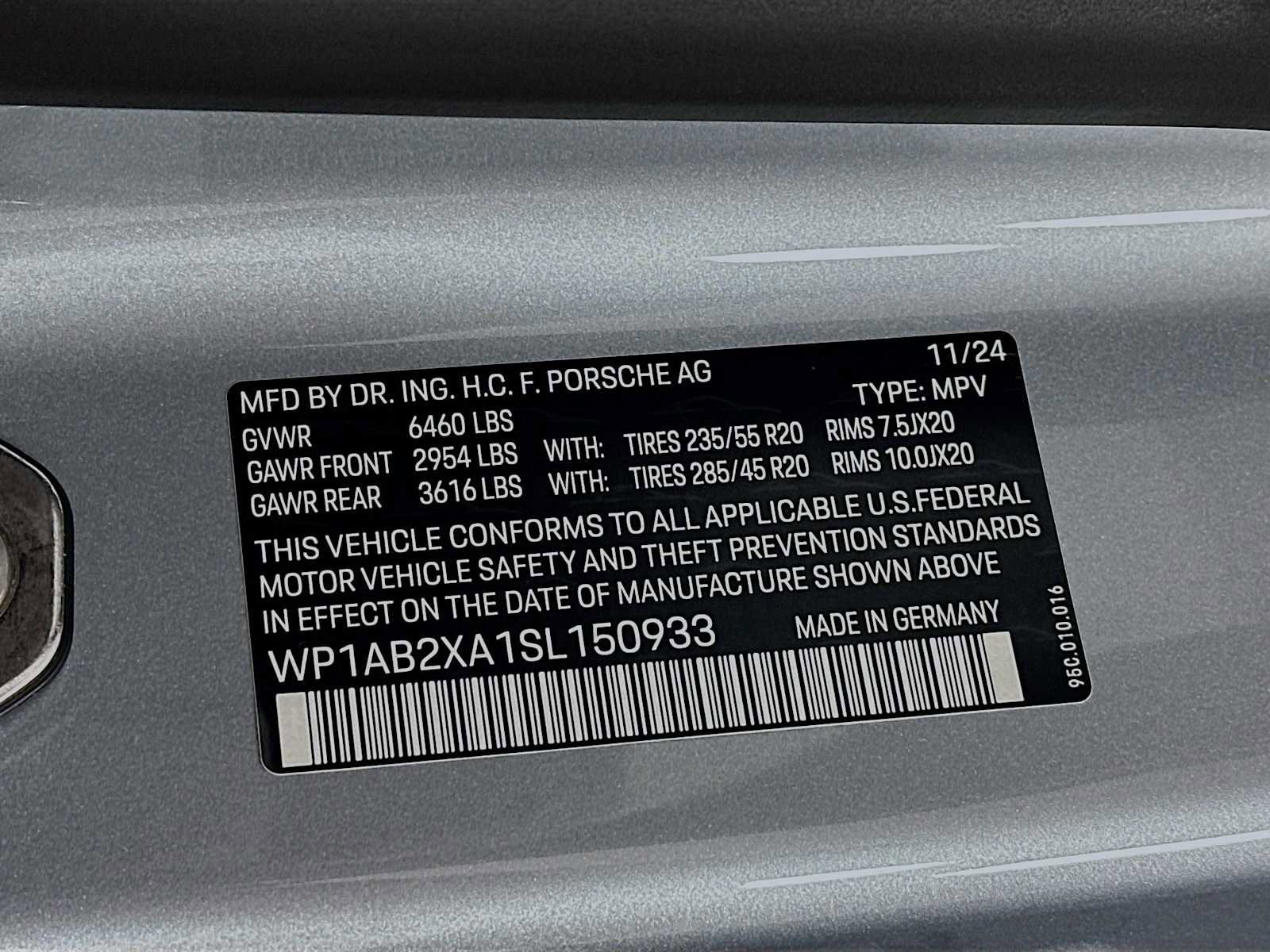 Certified 2025 Porsche Macan 4S Electric image 35