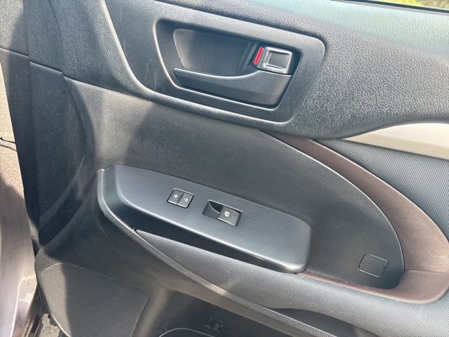 Used 2019 Toyota Highlander LE image 10