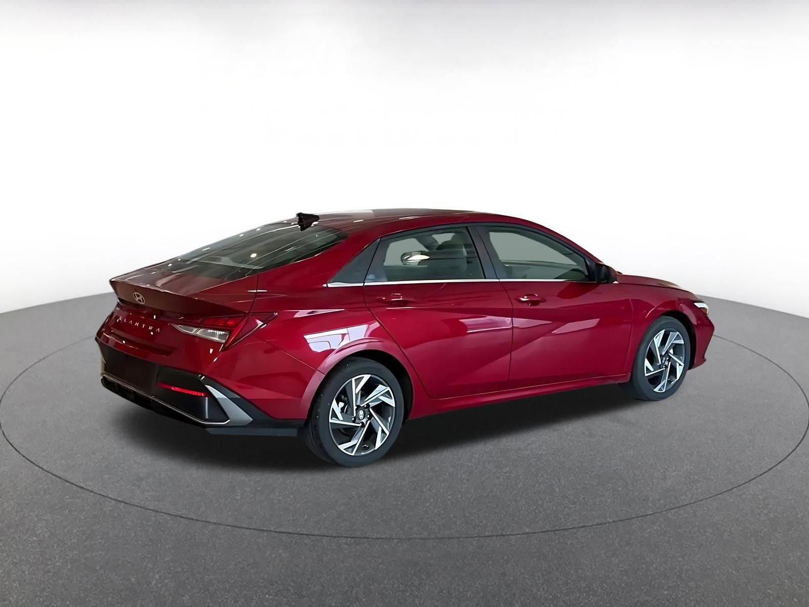 Used 2025 Hyundai Elantra SEL image 15