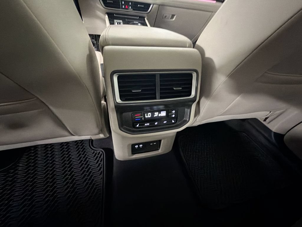 Used 2024 Volkswagen Atlas SEL Premium R-Line AWD/4WD image 22