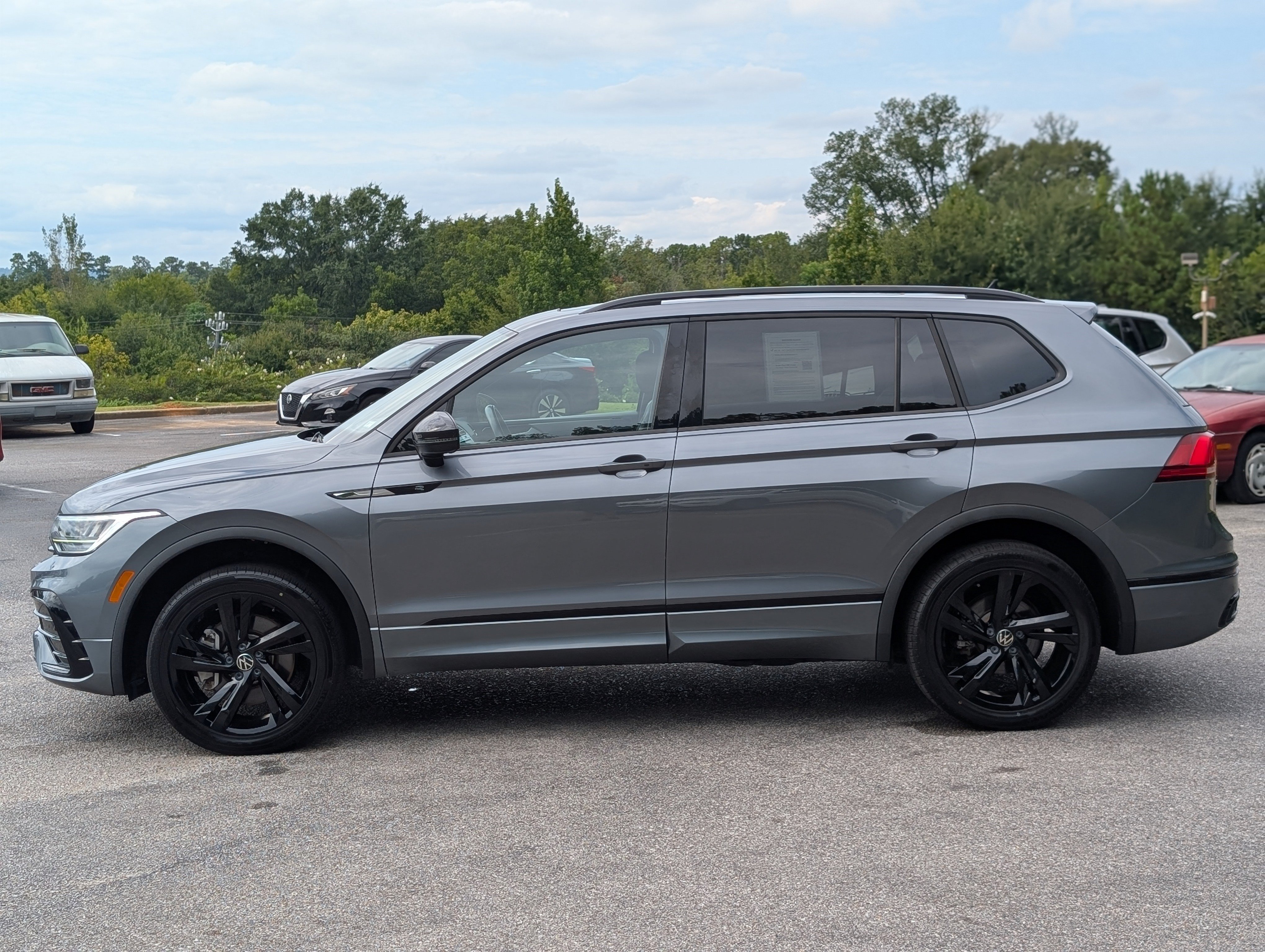 Used 2023 Volkswagen Tiguan SE R-Line AWD/4WD image 6