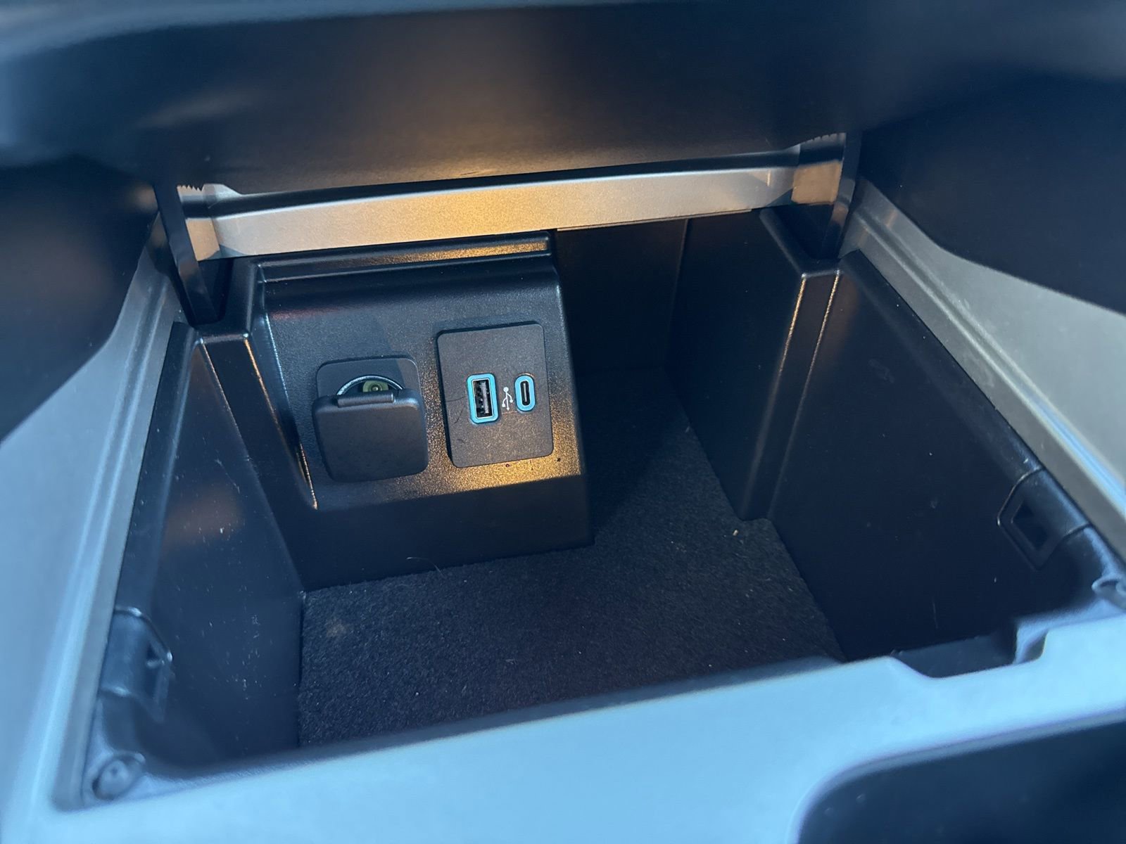 Used 2023 Ford Explorer XLT w/ Equipment Group 202A image 27