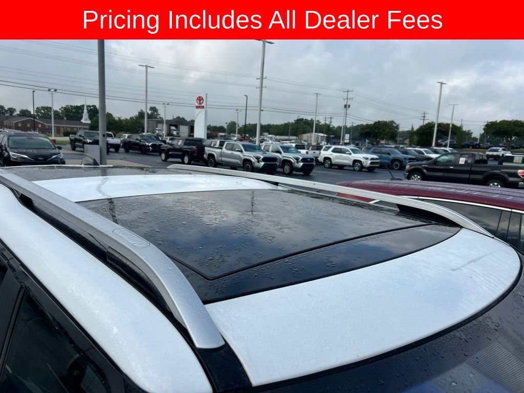 Used 2018 Land Rover Discovery HSE AWD/4WD image 3