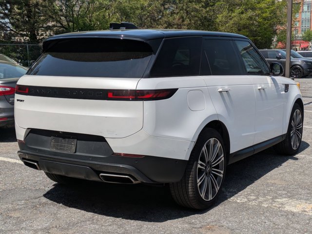 Used 2024 Land Rover Range Rover Sport SE image 5