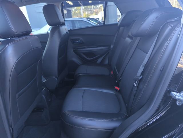 Used 2022 Chevrolet Trax LT w/ Midnight Edition image 32