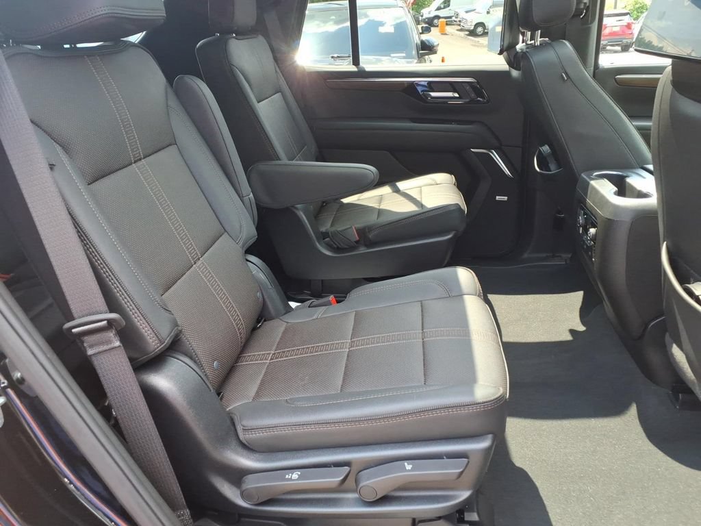 Used 2025 Chevrolet Tahoe High Country AWD/4WD image 19