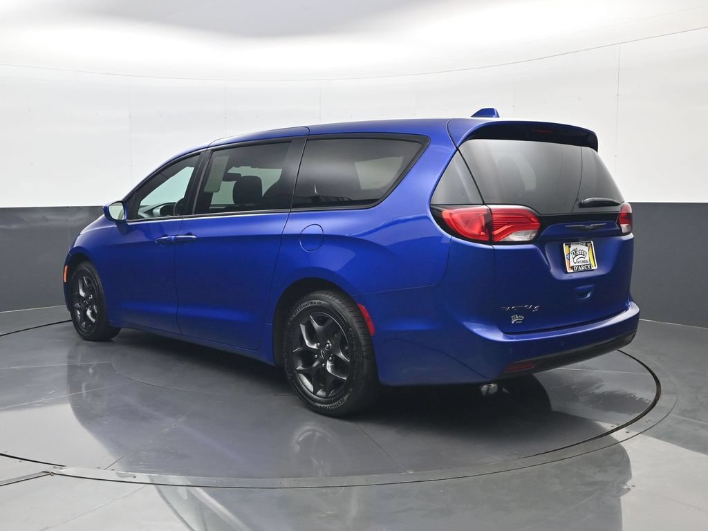 Used 2019 Chrysler Pacifica Touring Plus w/ S Appearance Package FWD image 8